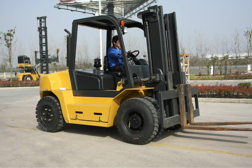 無錫設備搬運過程中叉車作業事故多發的原因有哪些？